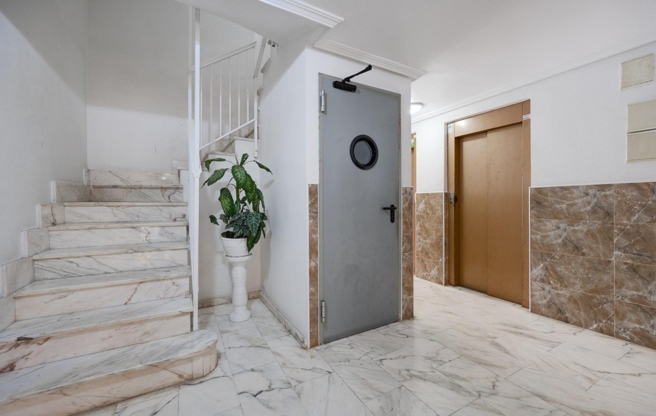 Resale - Wohnung - Torrevieja - Playa de los locos
