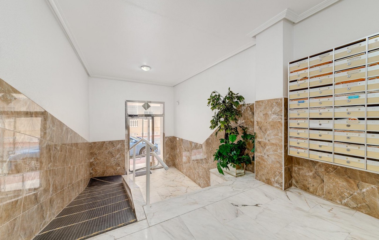 Resale - Wohnung - Torrevieja - Playa de los locos