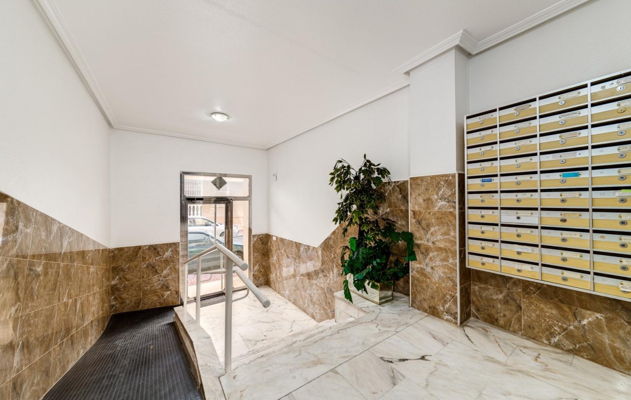 Resale - Wohnung - Torrevieja - Playa de los locos