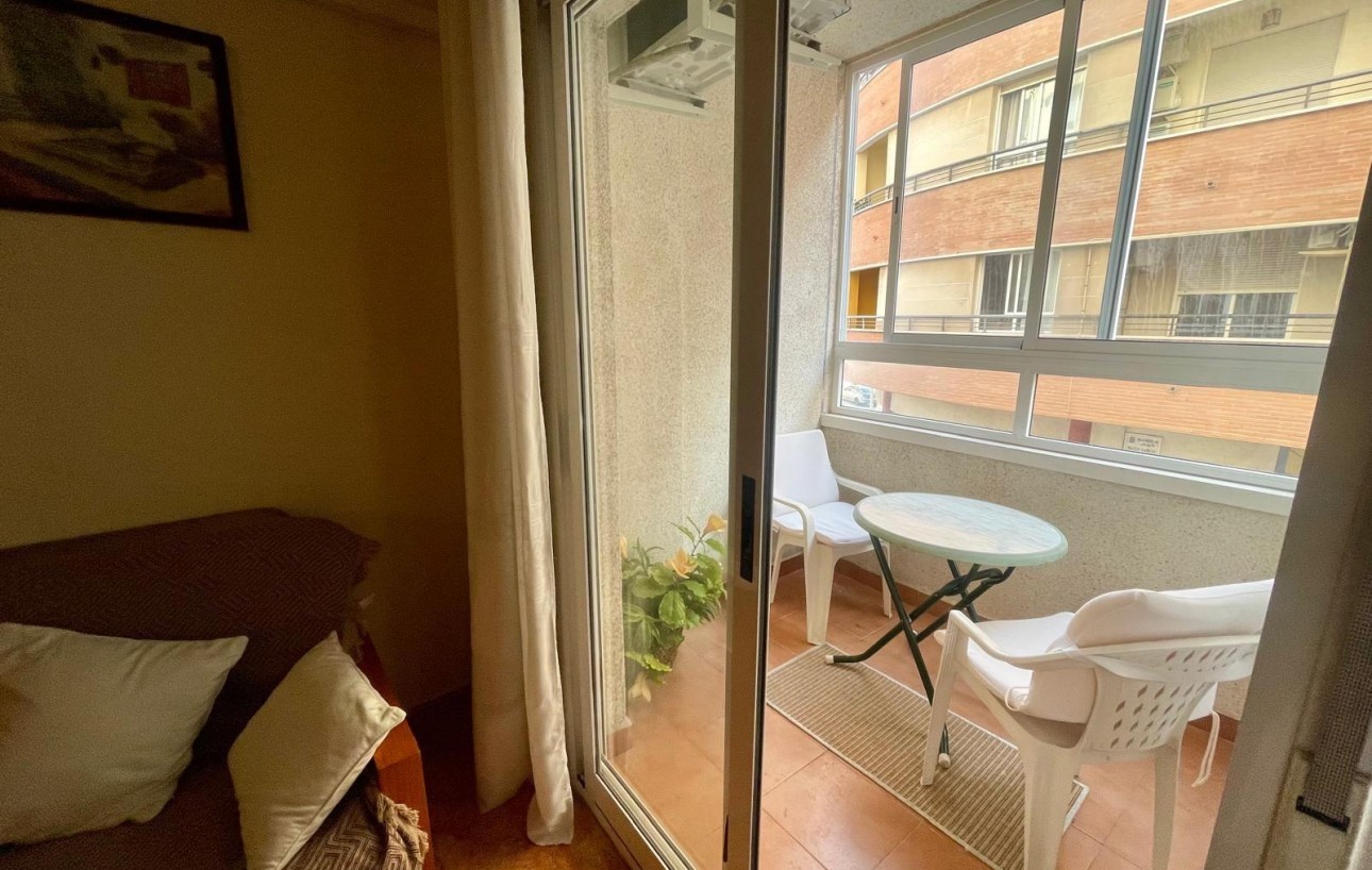 Sale - Apartment - Torrevieja - Centro