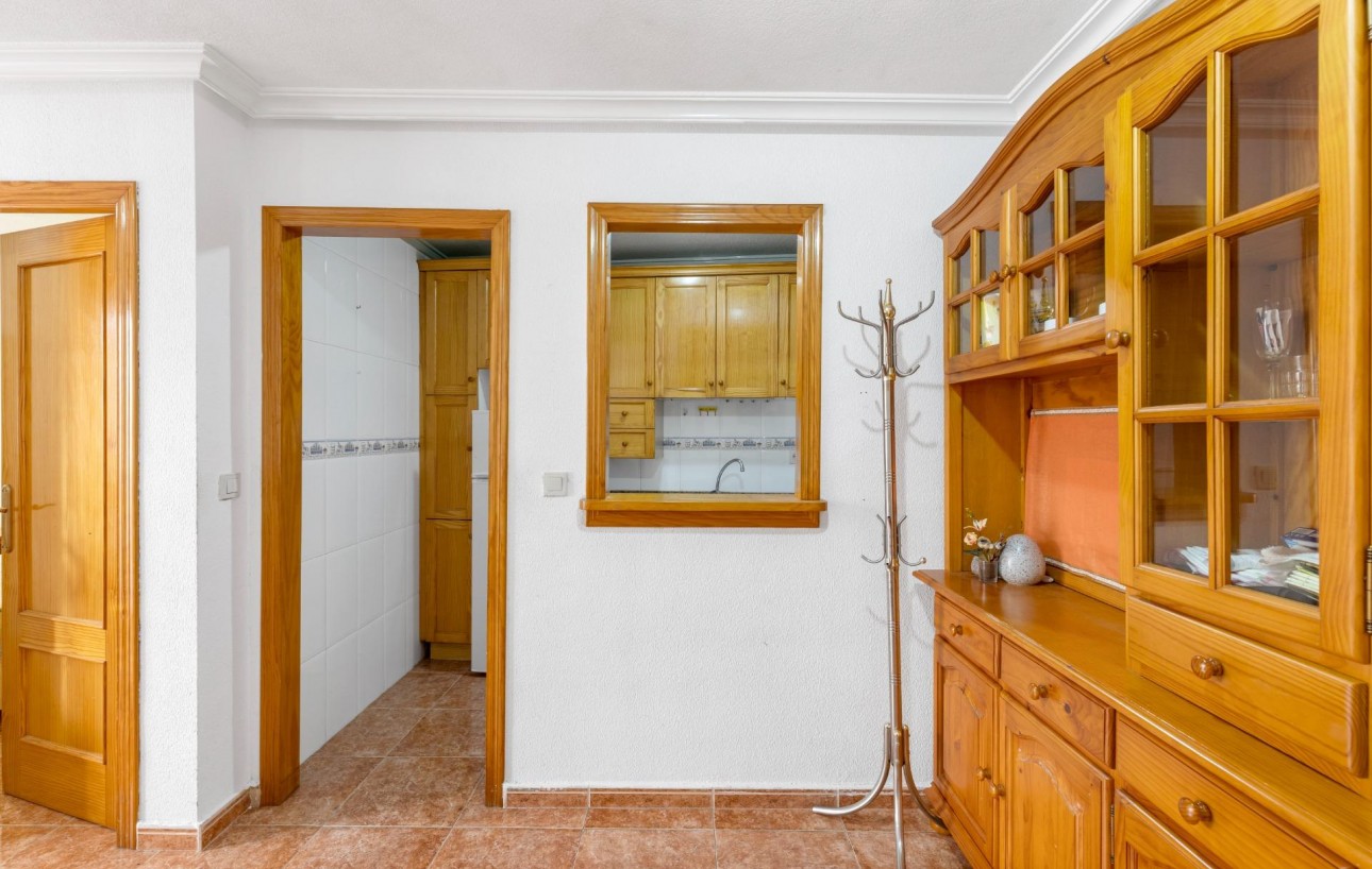 Resale - Planta baja - Torrevieja - Estacion de autobuses