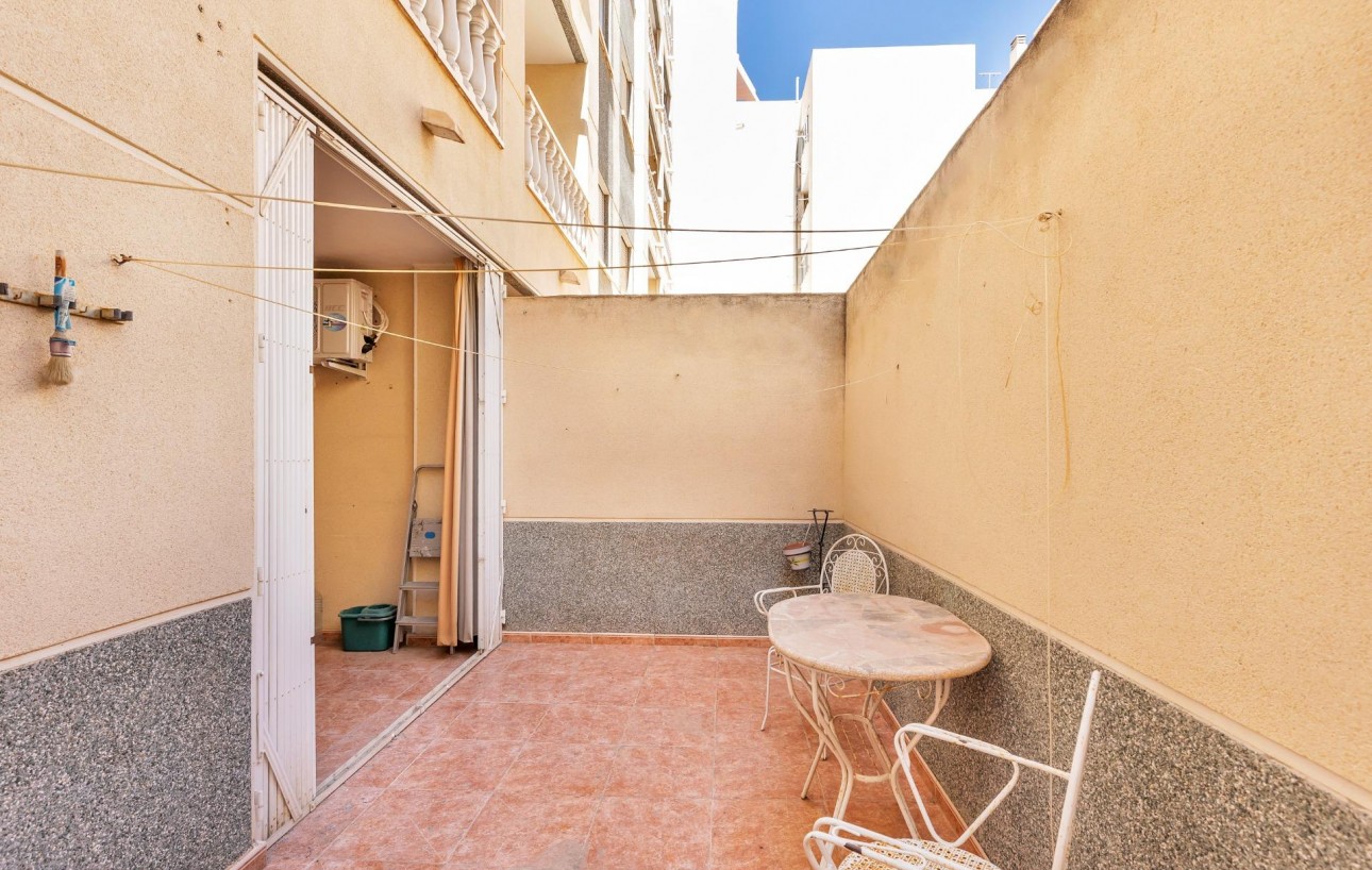 Resale - Planta baja - Torrevieja - Estacion de autobuses