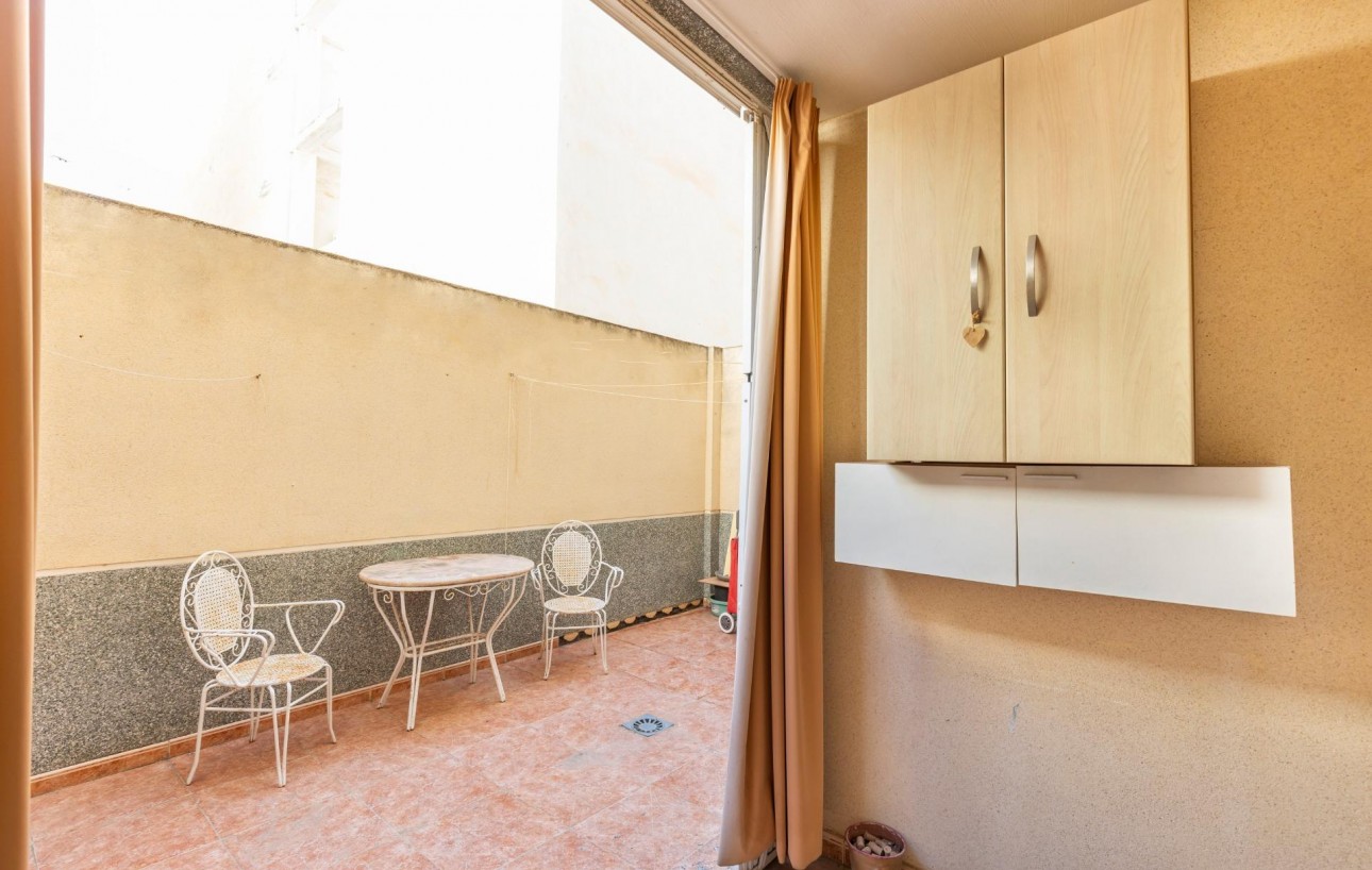 Resale - Planta baja - Torrevieja - Estacion de autobuses
