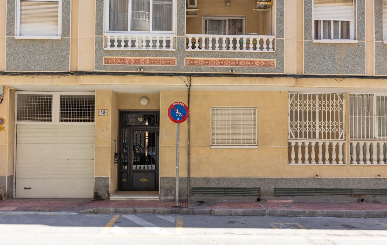 Resale - Planta baja - Torrevieja - Estacion de autobuses