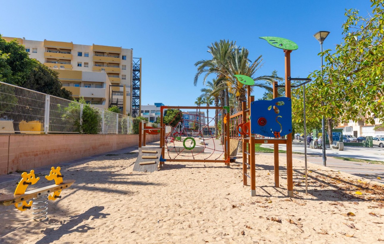 Resale - Planta baja - Torrevieja - Estacion de autobuses