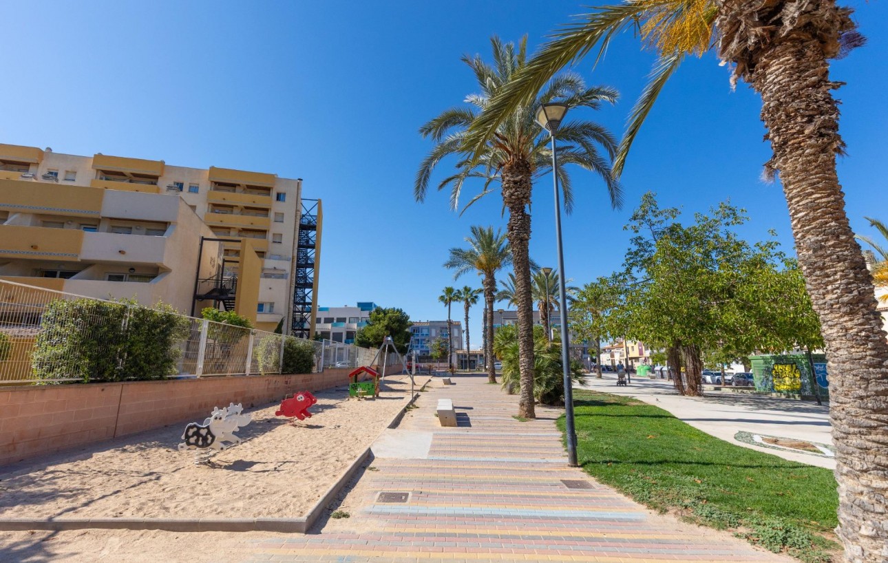 Resale - Planta baja - Torrevieja - Estacion de autobuses