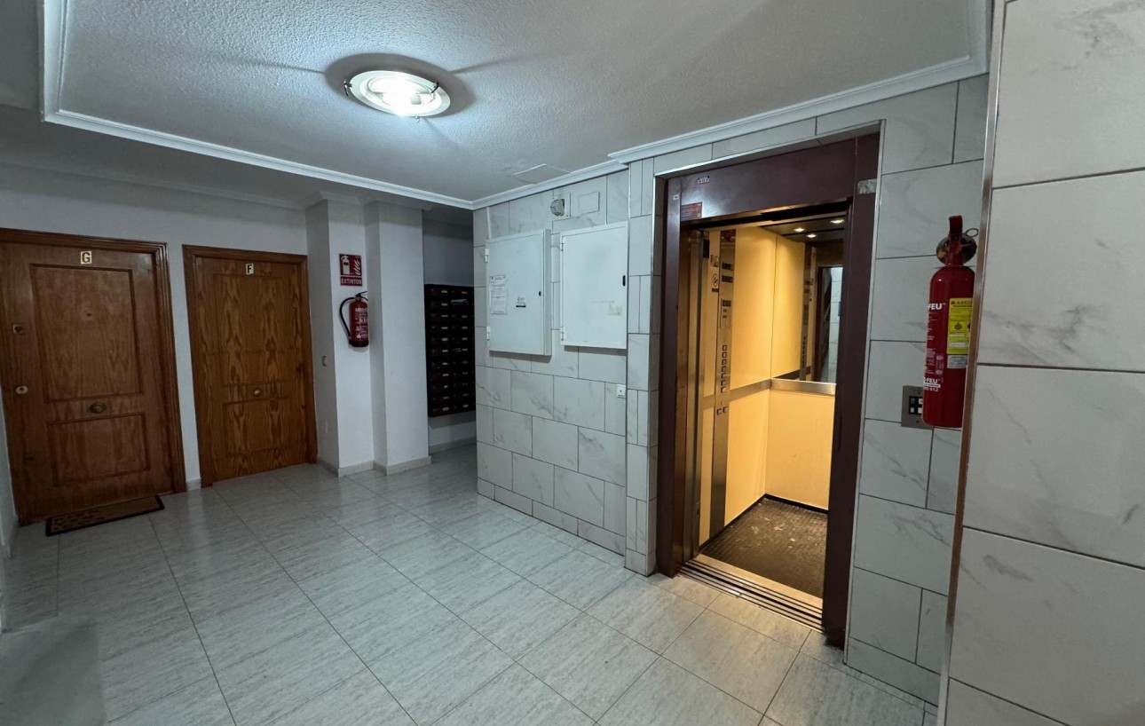 Resale - Wohnung - Torrevieja - Estacion de autobuses