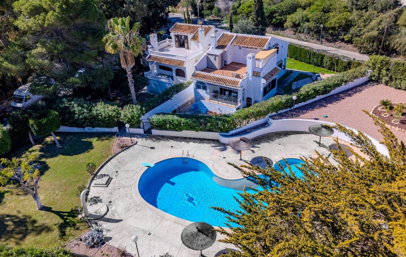 Sale - Chalet - Orihuela Costa - La Zenia