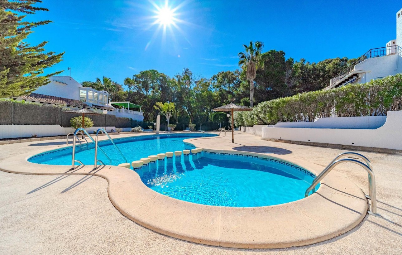 Sale - Chalet - Orihuela Costa - La Zenia
