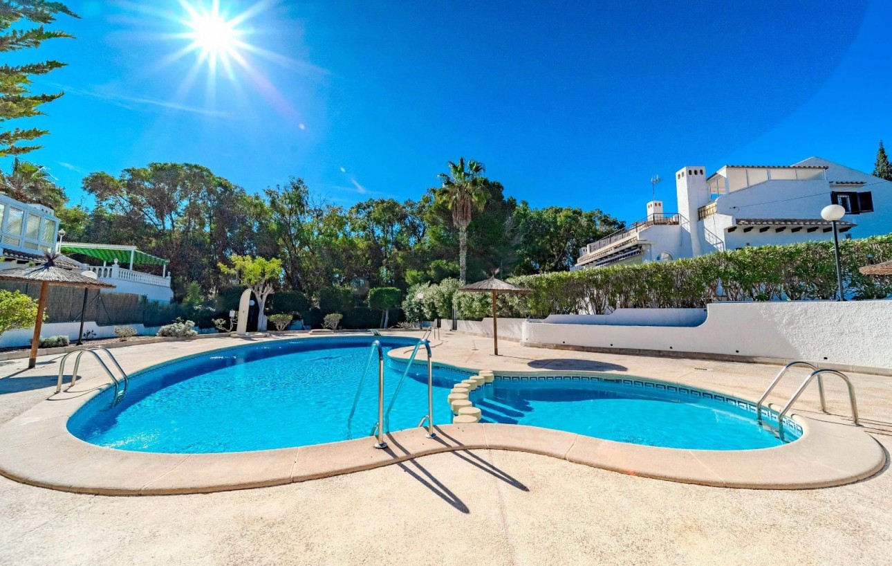 Sale - Chalet - Orihuela Costa - La Zenia