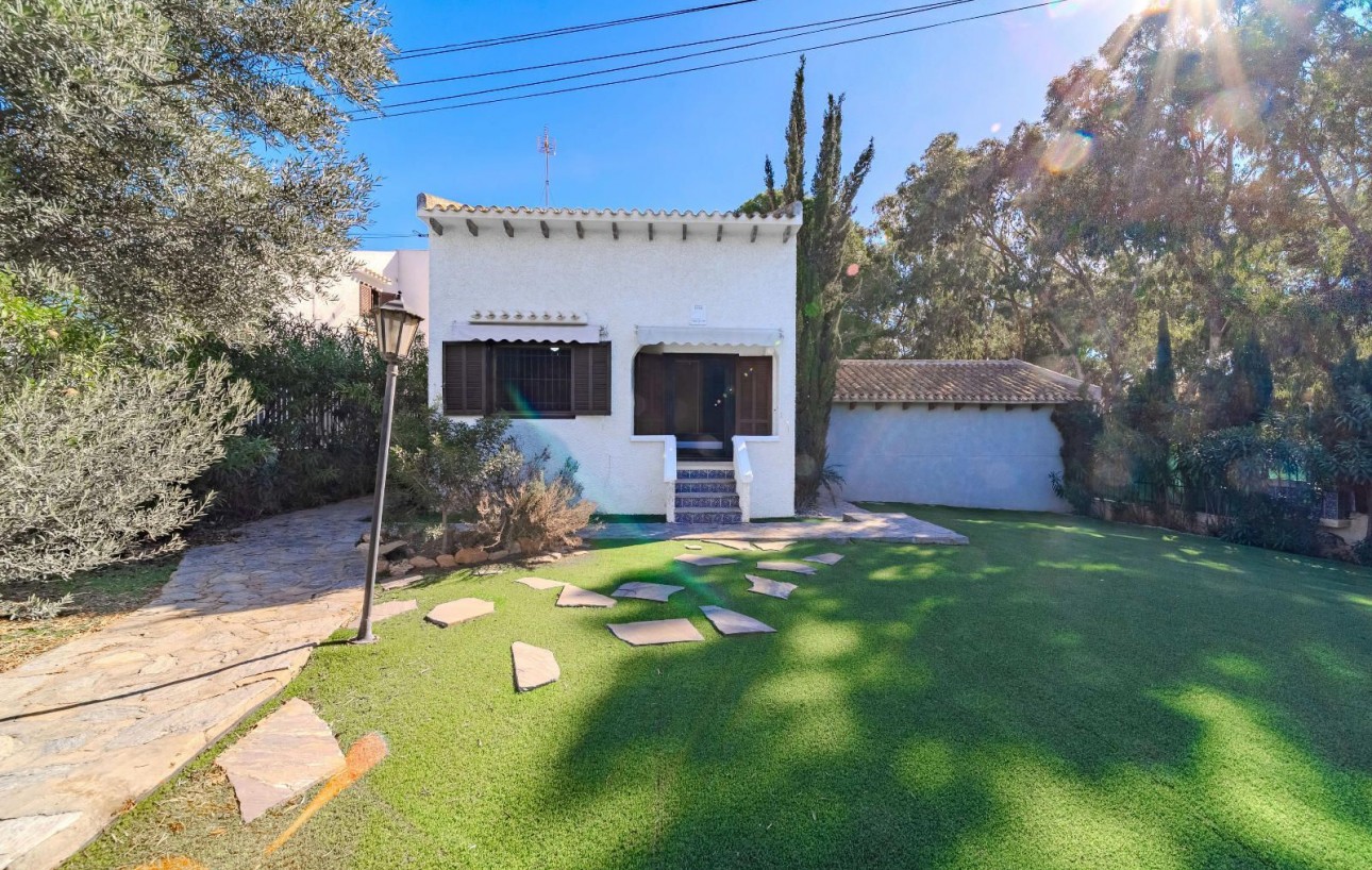 Sale - Chalet - Orihuela Costa - La Zenia