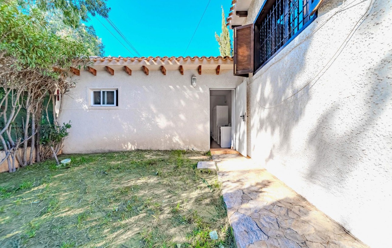 Sale - Chalet - Orihuela Costa - La Zenia