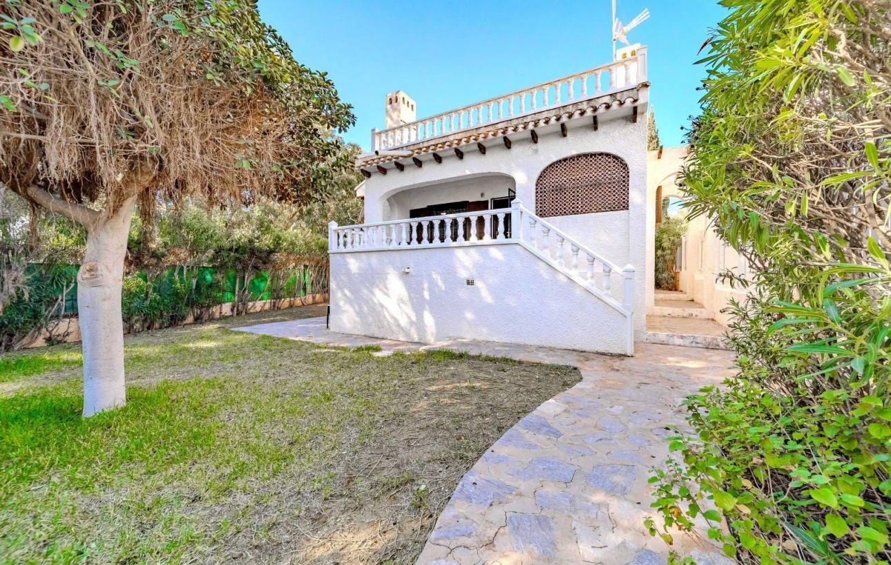 Sale - Chalet - Orihuela Costa - La Zenia