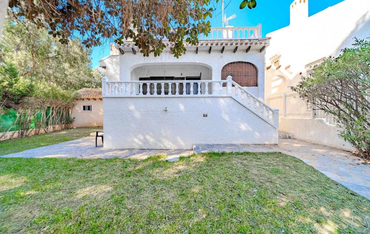 Sale - Chalet - Orihuela Costa - La Zenia