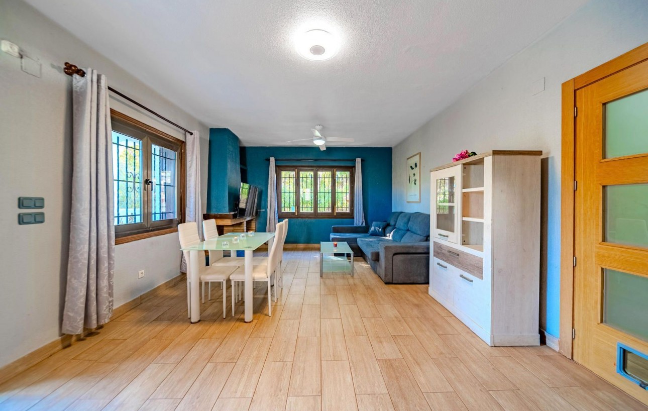Sale - Chalet - Orihuela Costa - La Zenia