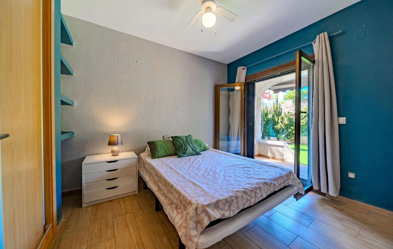 Sale - Chalet - Orihuela Costa - La Zenia
