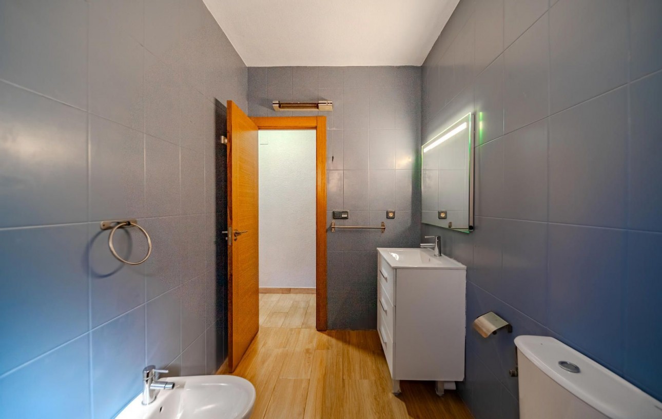 Sale - Chalet - Orihuela Costa - La Zenia