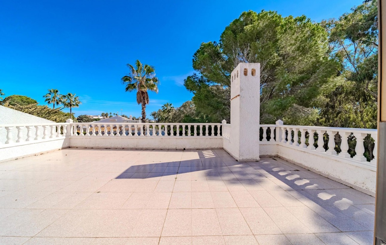 Sale - Chalet - Orihuela Costa - La Zenia