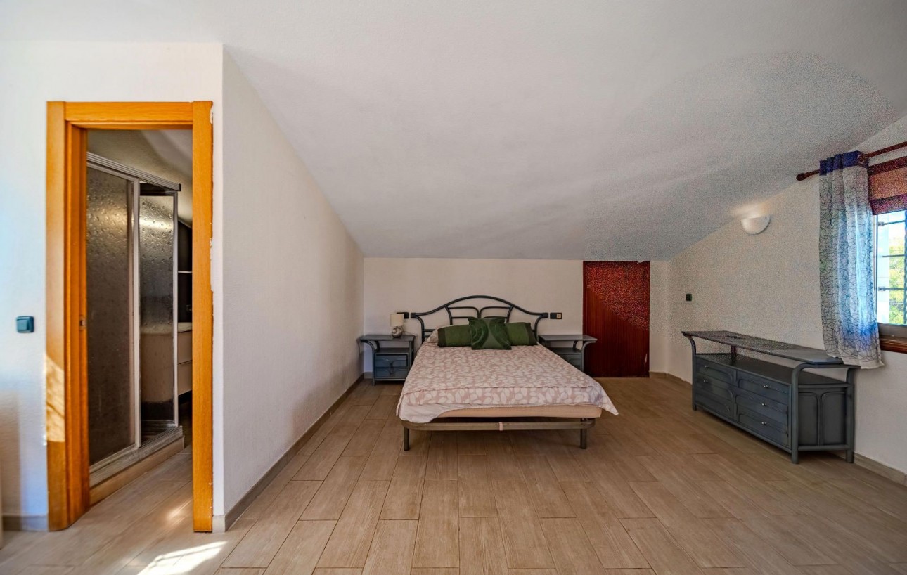 Sale - Chalet - Orihuela Costa - La Zenia