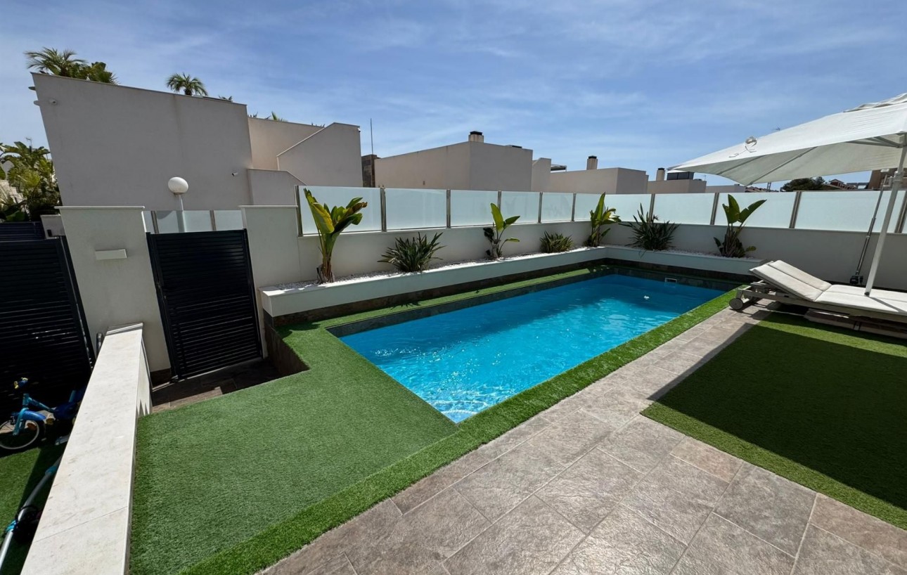 Sale - Chalet - Orihuela Costa - PAU 26