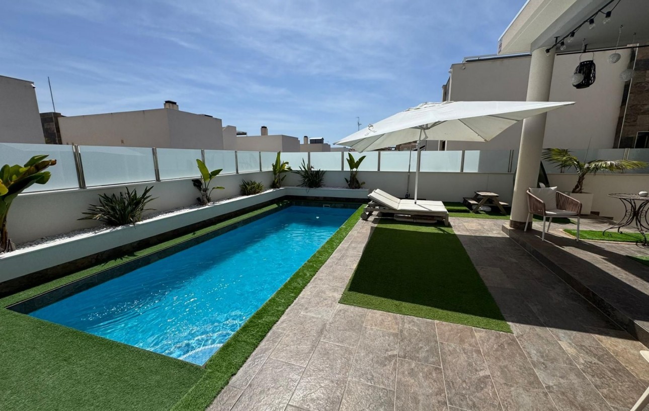 Sale - Chalet - Orihuela Costa - PAU 26