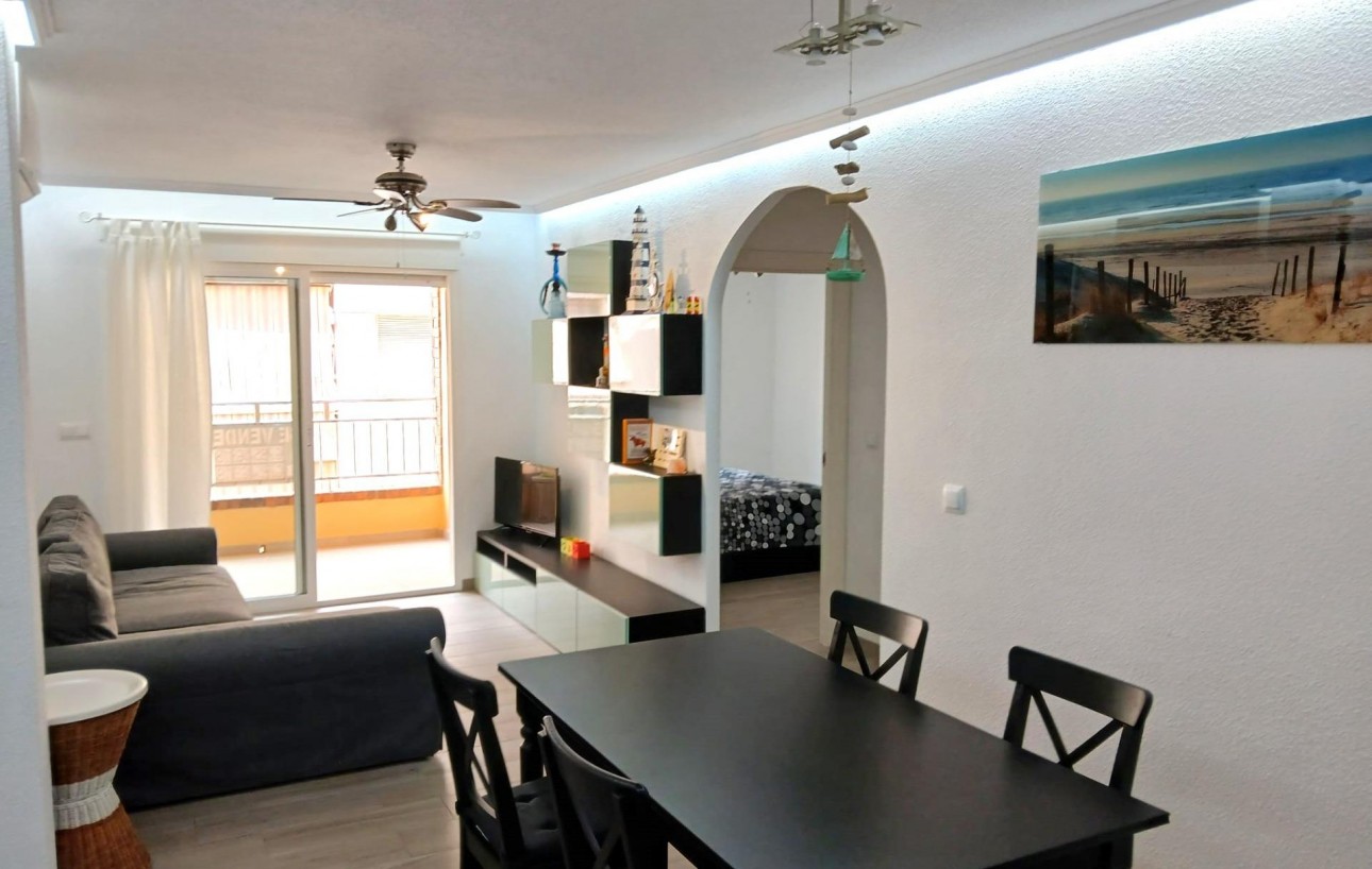 Resale - Lägenhet - Torrevieja - Playa del cura
