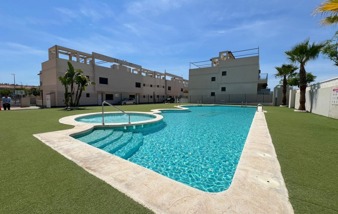 Venta - Bungalow Planta Baja - Pilar de la Horadada - Pueblo Latino