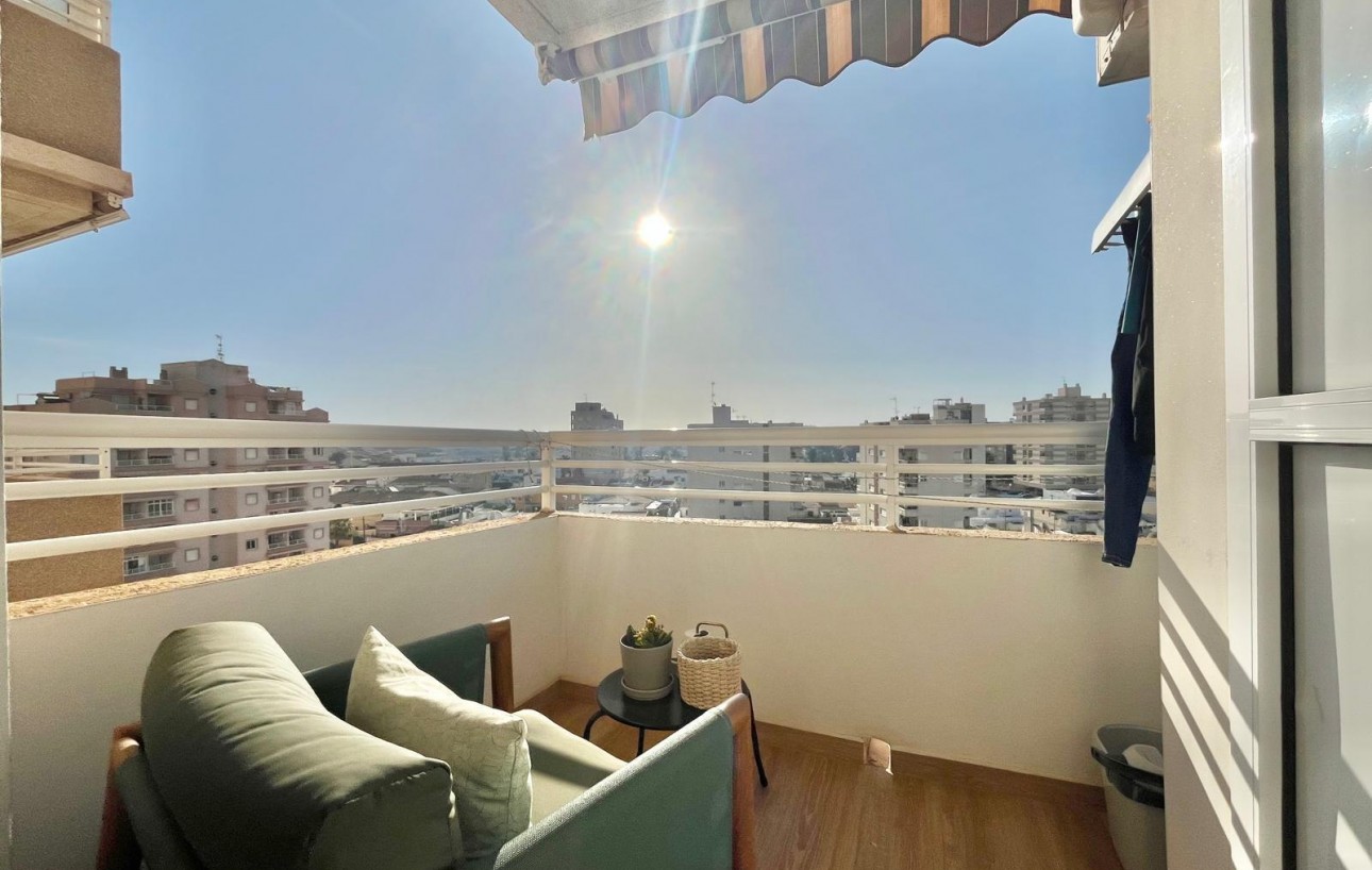 Resale - Lägenhet - Torrevieja - Calas blanca