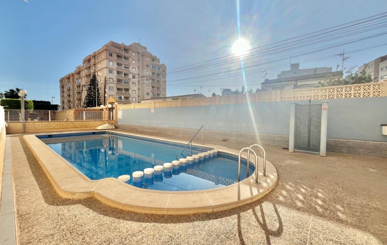 Resale - Lägenhet - Torrevieja - Calas blanca