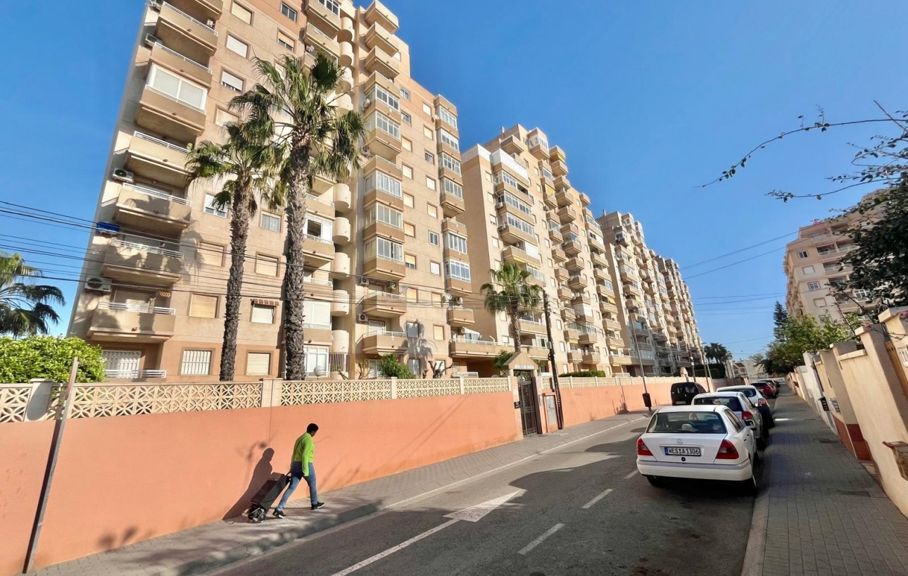 Resale - Lägenhet - Torrevieja - Calas blanca