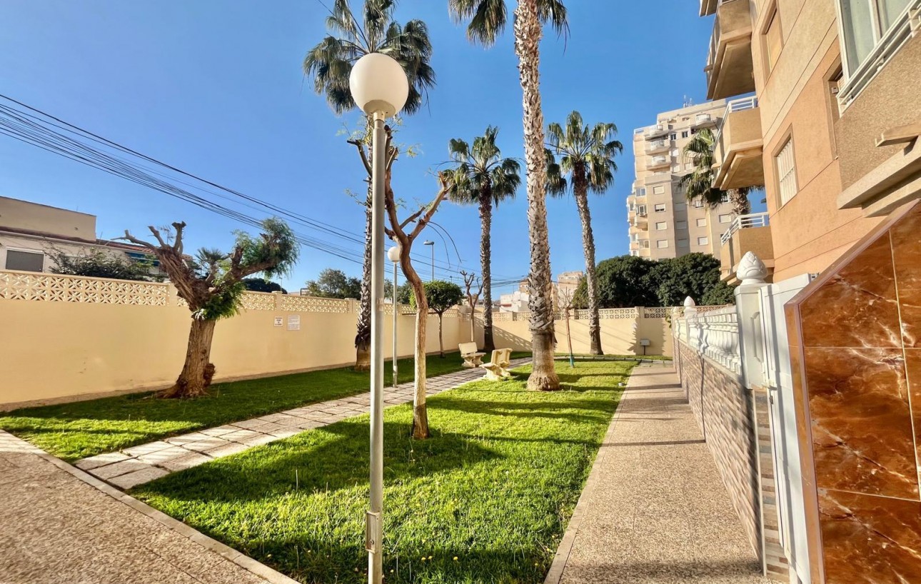 Resale - Lägenhet - Torrevieja - Calas blanca