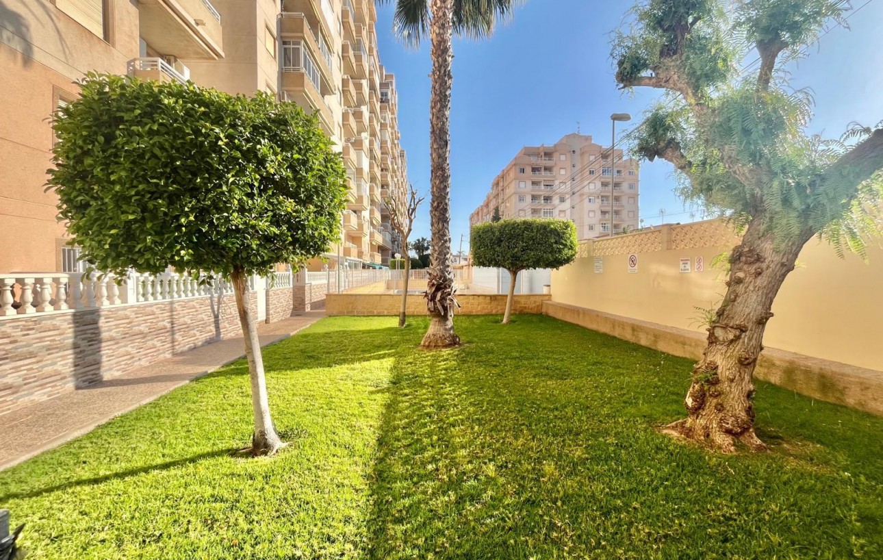 Resale - Lägenhet - Torrevieja - Calas blanca