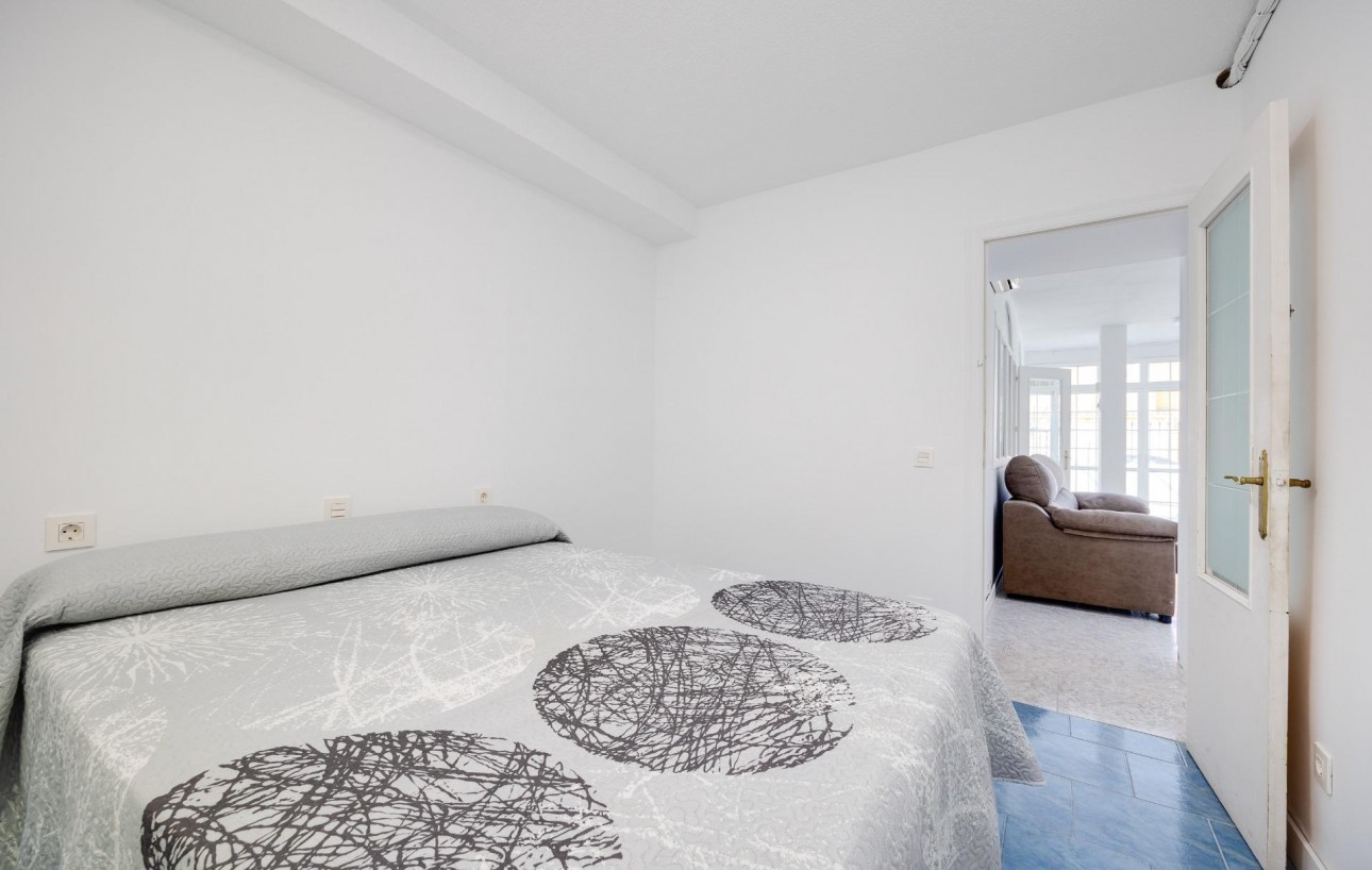 Resale - Bungalow Planta Baja - Torrevieja - Playa de los Naufragos