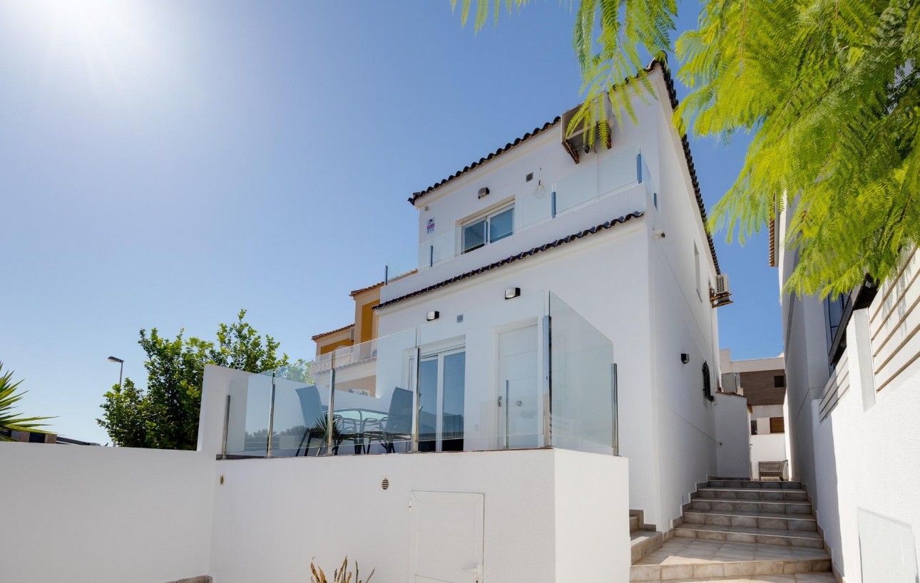 Resale - Villa - Torrevieja - Aguas Nuevas
