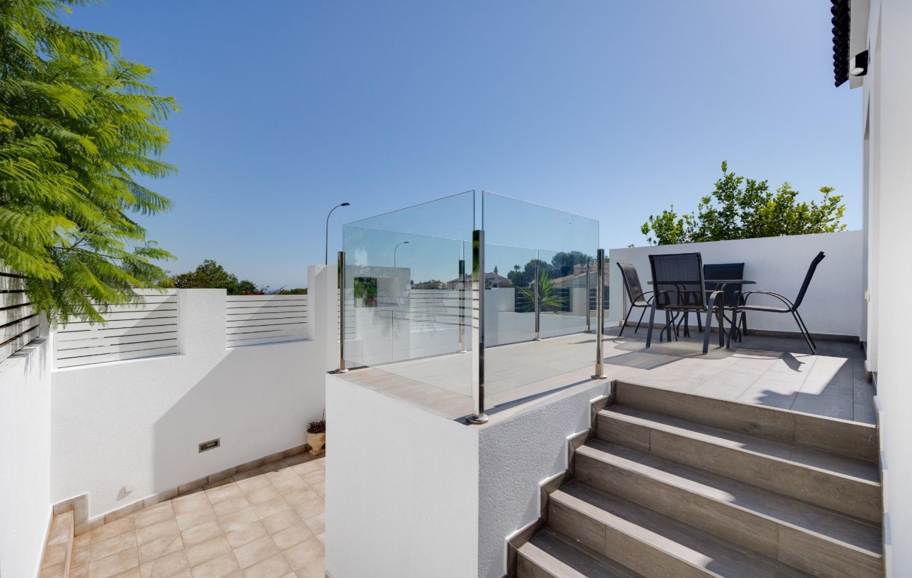 Resale - Villa - Torrevieja - Aguas Nuevas