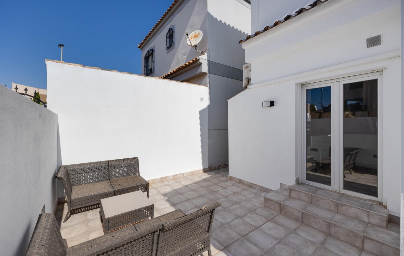 Resale - Villa - Torrevieja - Aguas Nuevas