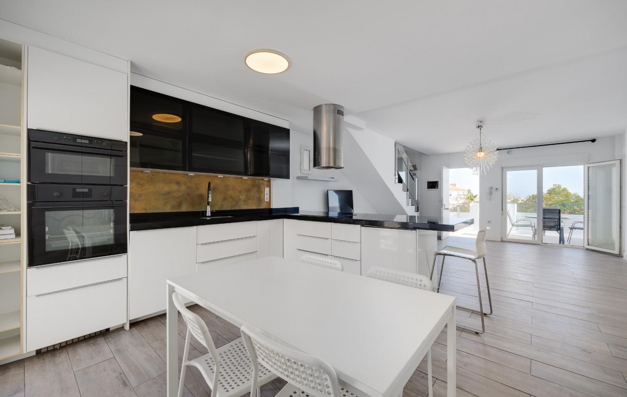 Resale - Villa - Torrevieja - Aguas Nuevas