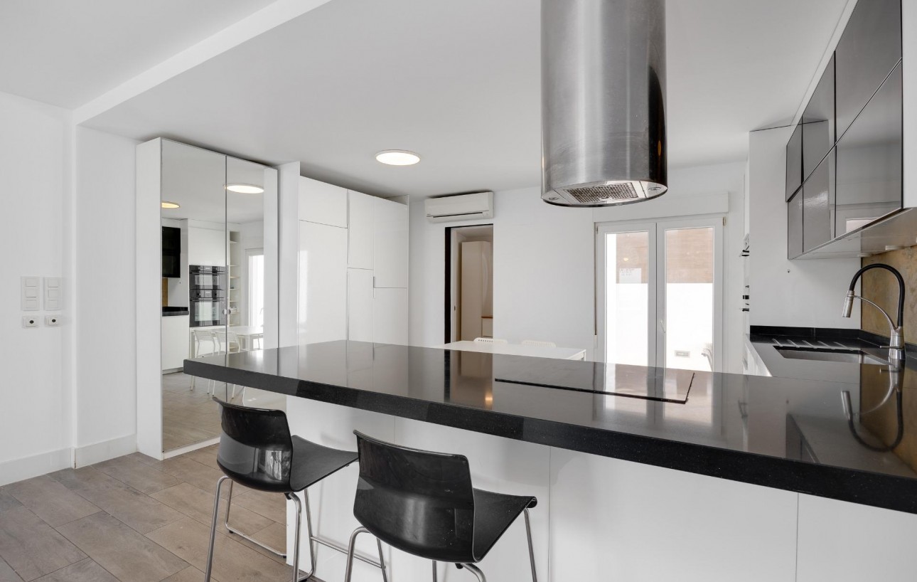 Resale - Villa - Torrevieja - Aguas Nuevas