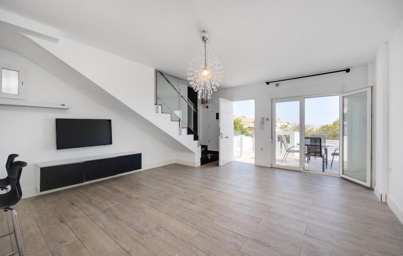 Resale - Villa - Torrevieja - Aguas Nuevas