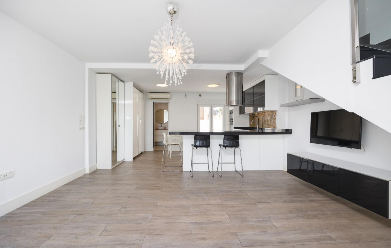 Resale - Villa - Torrevieja - Aguas Nuevas
