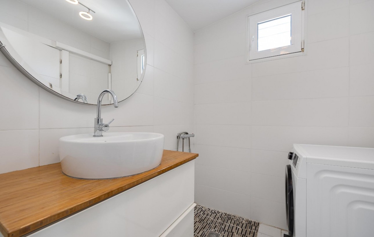Resale - Villa - Torrevieja - Aguas Nuevas