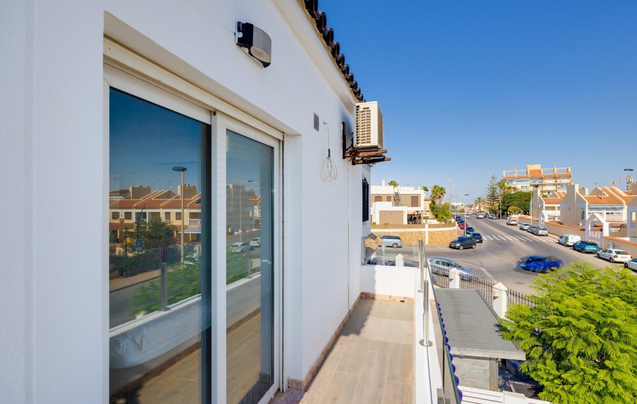 Resale - Villa - Torrevieja - Aguas Nuevas
