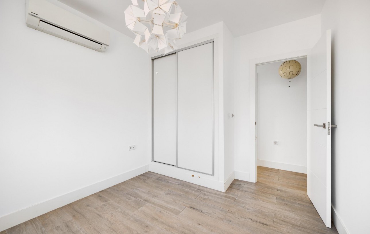 Resale - Villa - Torrevieja - Aguas Nuevas