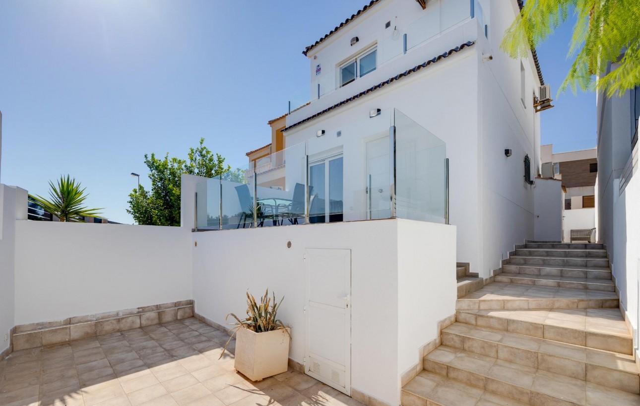 Resale - Villa - Torrevieja - Aguas Nuevas