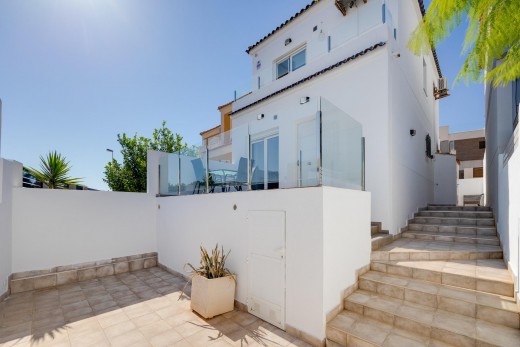 Resale - Villa - Torrevieja - Aguas Nuevas