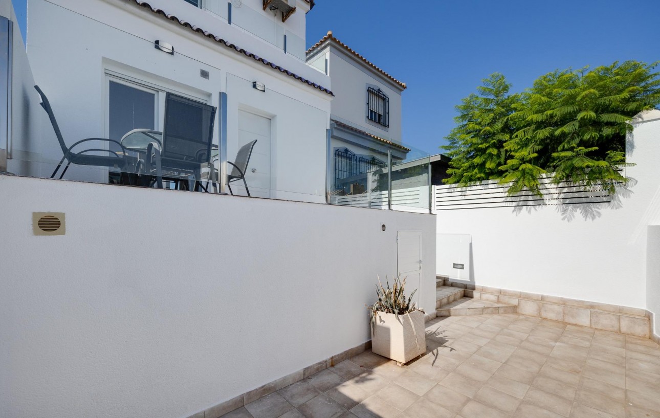 Resale - Villa - Torrevieja - Aguas Nuevas