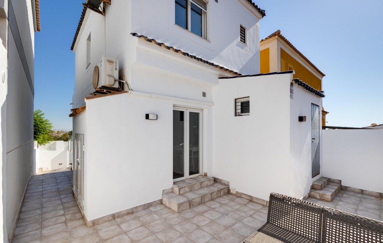Resale - Villa - Torrevieja - Aguas Nuevas