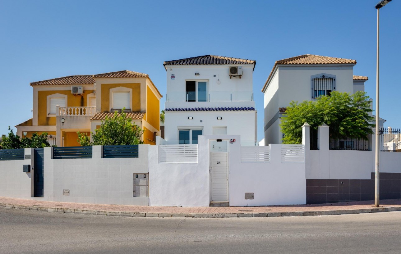 Resale - Villa - Torrevieja - Aguas Nuevas