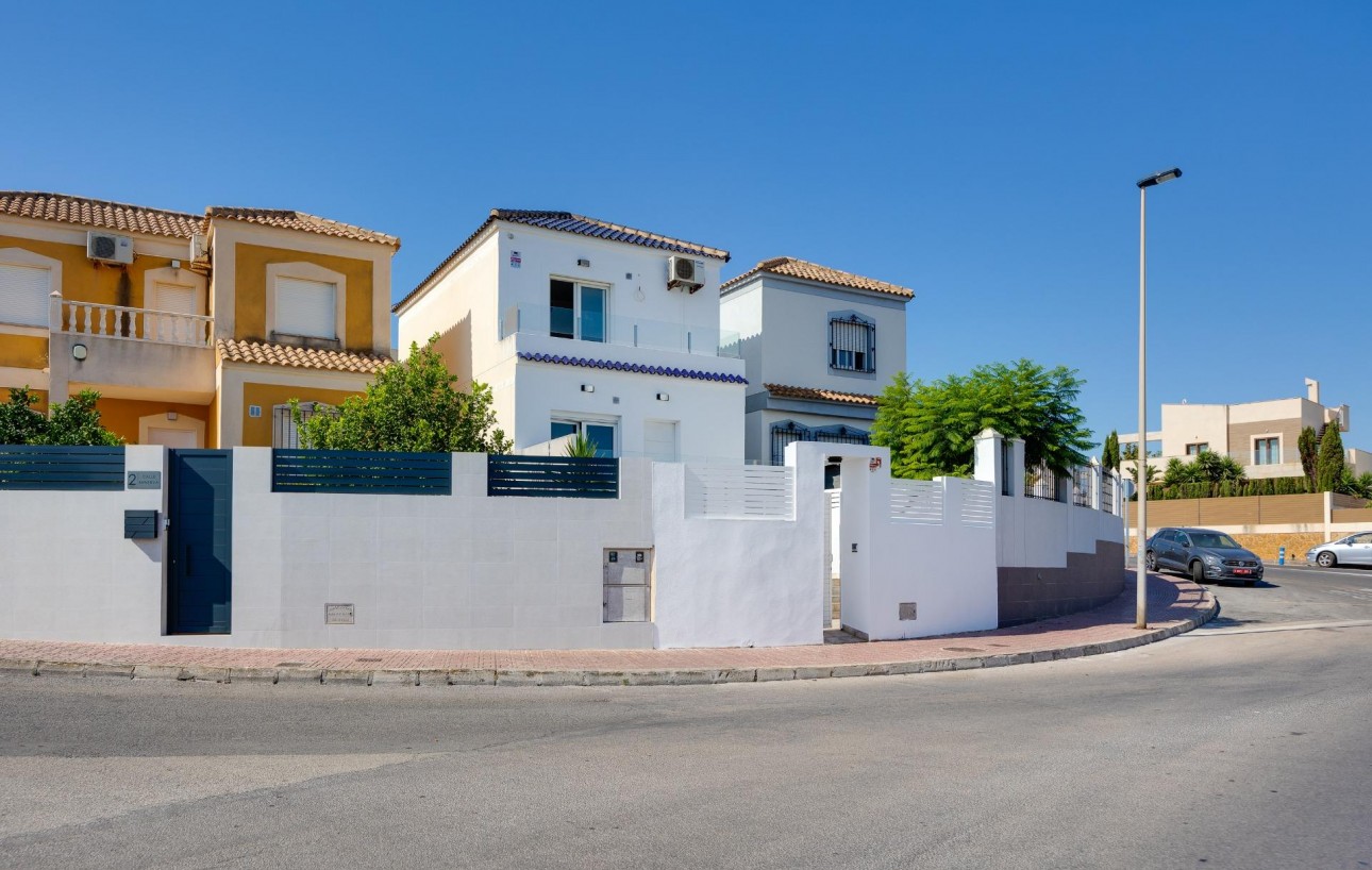 Resale - Villa - Torrevieja - Aguas Nuevas