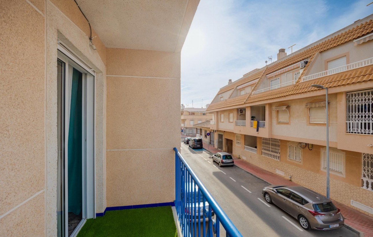 Resale - Lägenhet - Torrevieja - Playa de los Naufragos